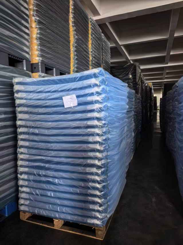 Plastic hollow board universal board