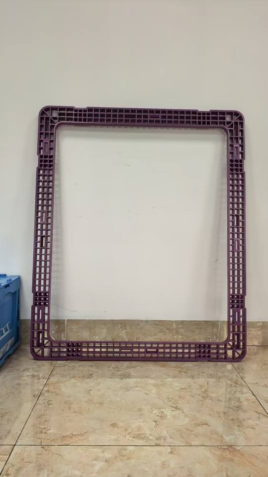 Mouth shaped plastic rack