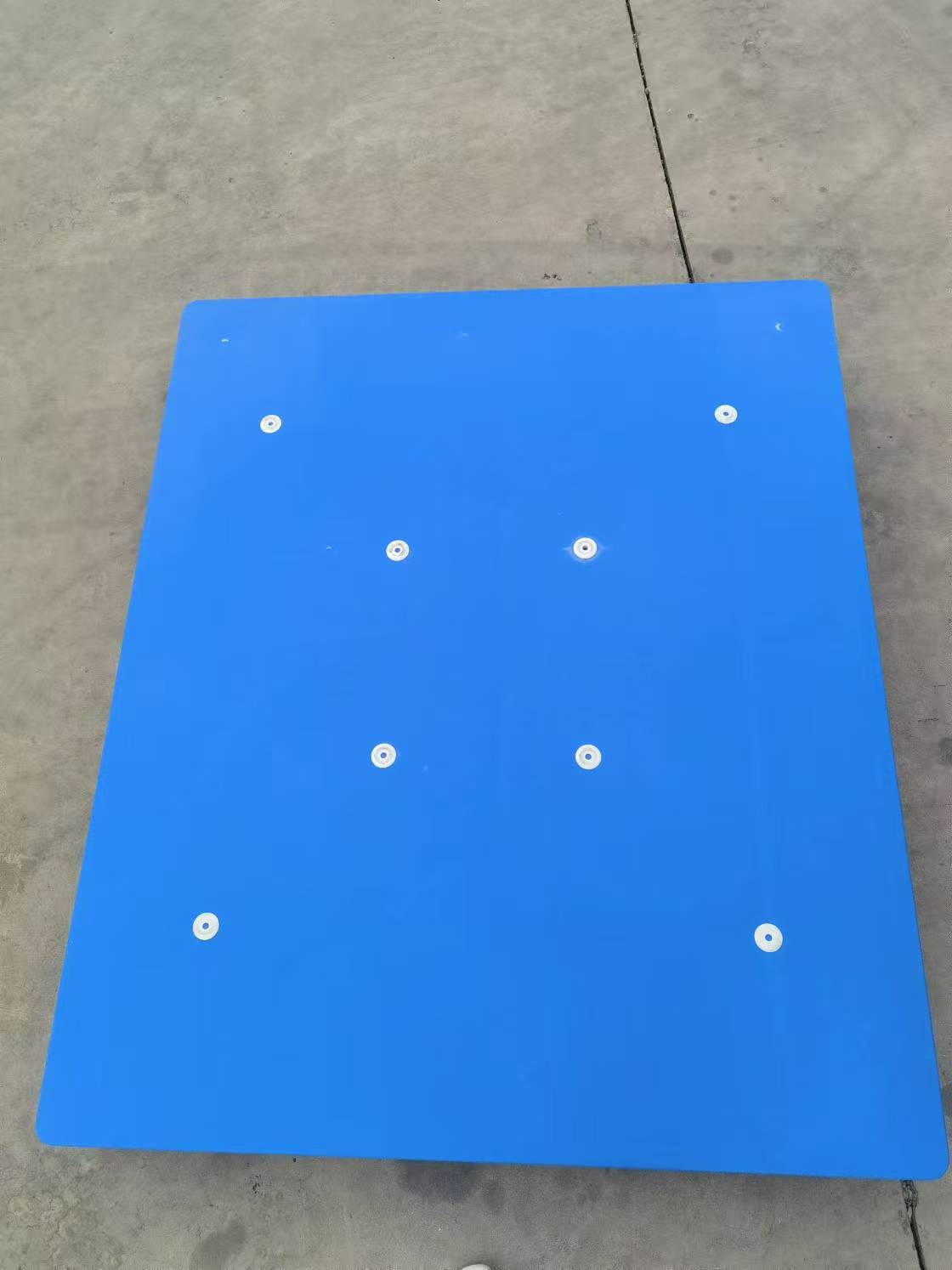 Welding floor plate